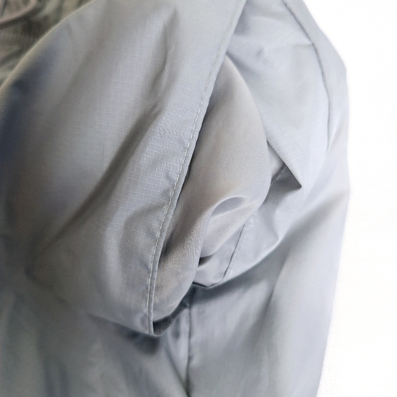 Nike brand "The Snow Leapard in a Jogger".Parachute Joggers size small. - Picture 8 of 10